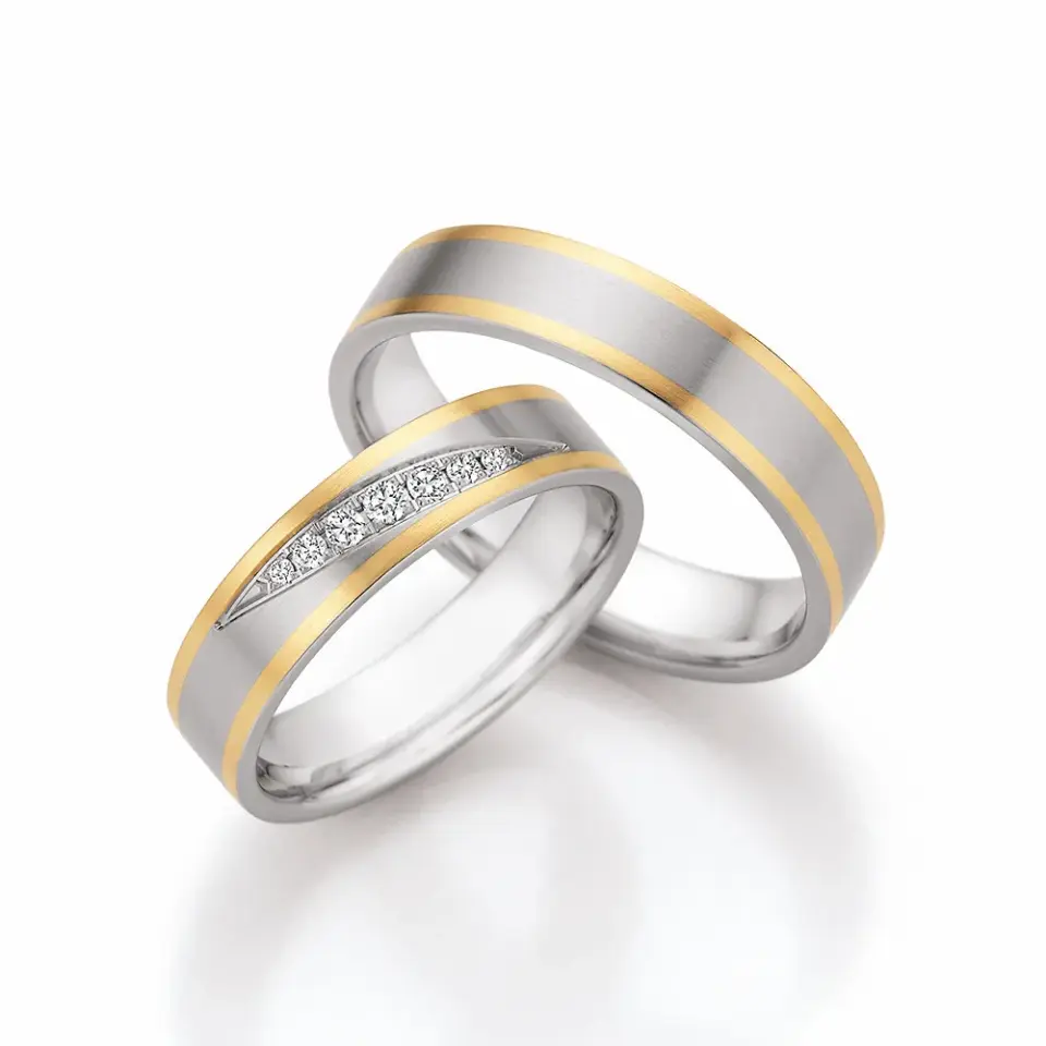 Alianzas de boda de acero y oro amarillo con diamantes