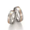 Alianzas de boda de acero y oro rosado con diamantes