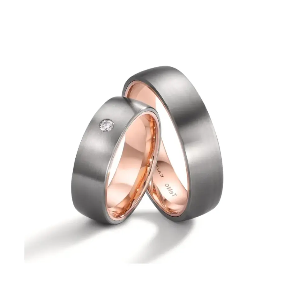 Alianzas de boda de tántalo y oro rosado con diamante