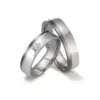 Alianzas de boda de tántalo y platino con diamante