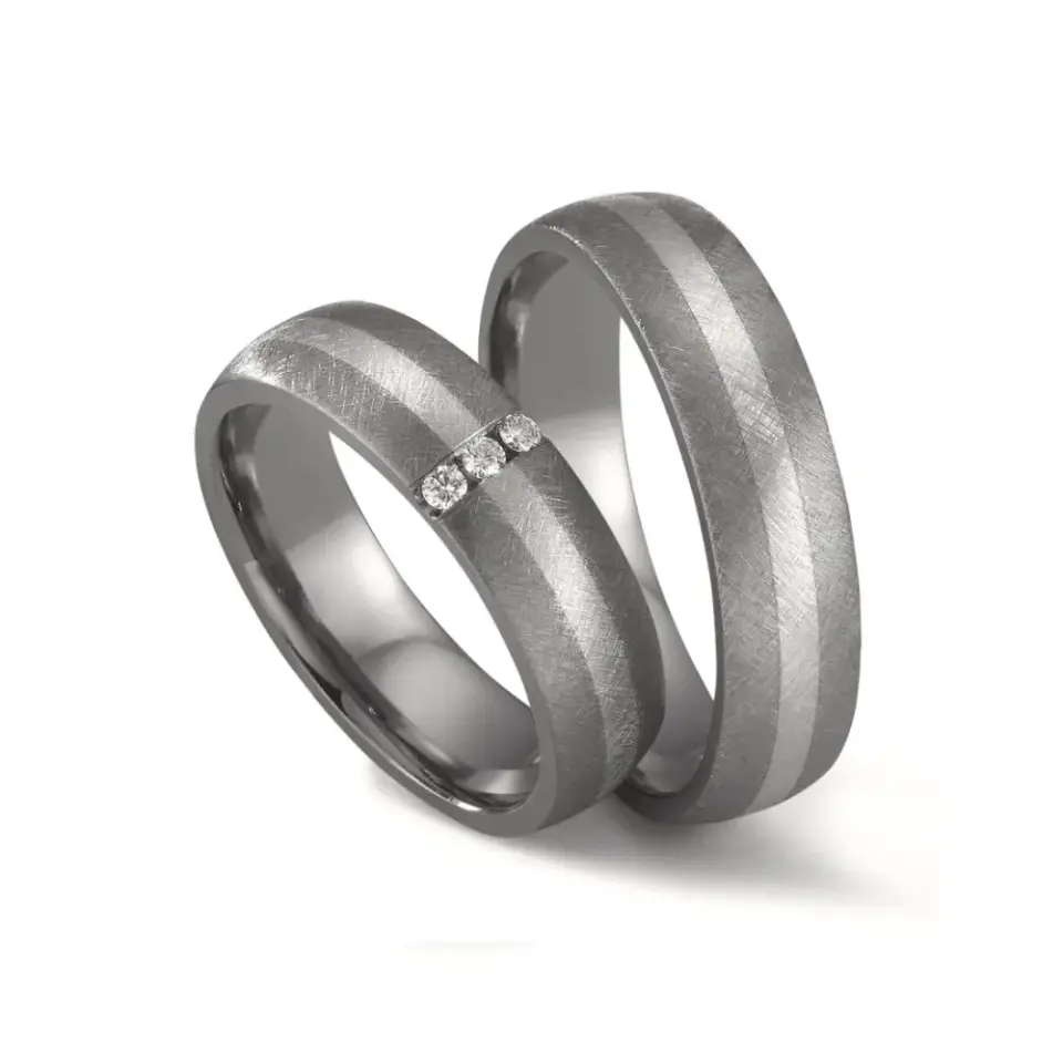Alianzas de boda de tántalo y platino con diamantes