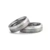 Alianzas de boda de tántalo y platino con diamantes