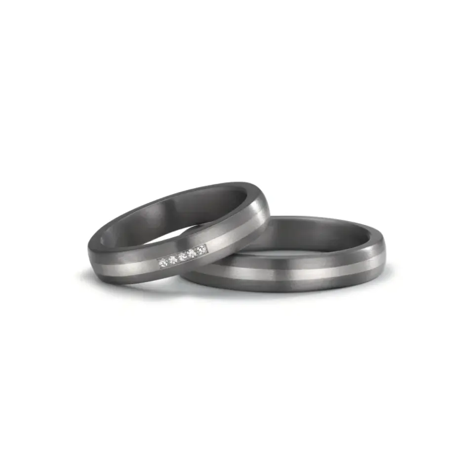 Alianzas de boda de tántalo y platino con diamantes