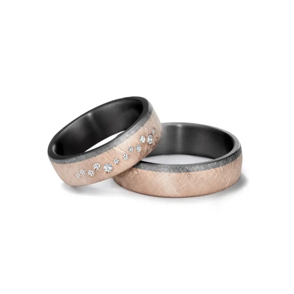 Alianzas de boda de tántalo y oro rosado con diamantes