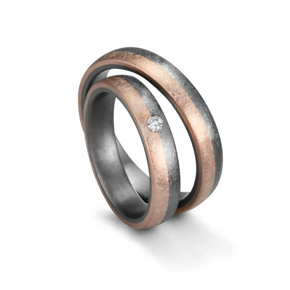 Alianzas de boda de tántalo y oro rosado con diamante
