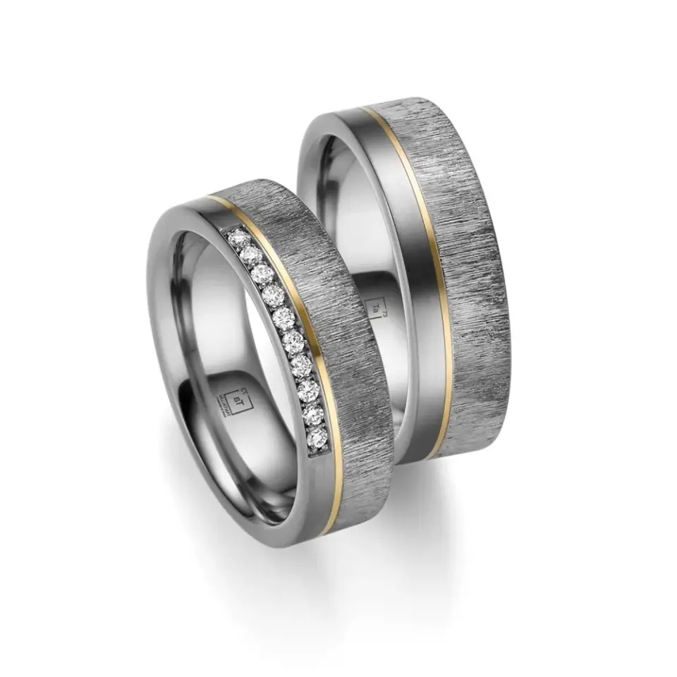 Alianzas de boda de tántalo y oro amarillo con diamantes