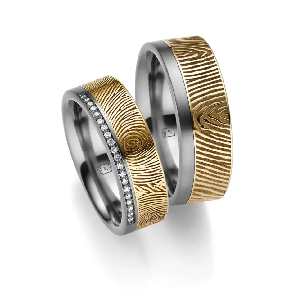Alianzas de boda de tántalo y oro amarillo con diamantes