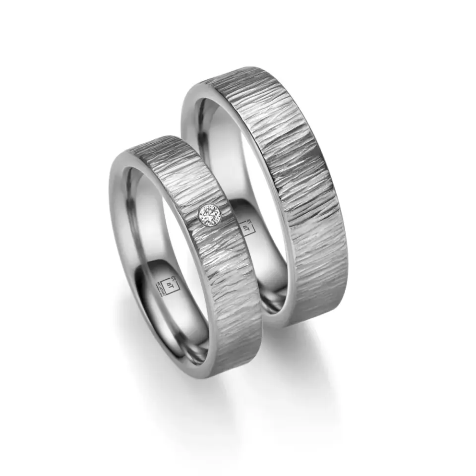 Alianzas de boda de tántalo con diamante