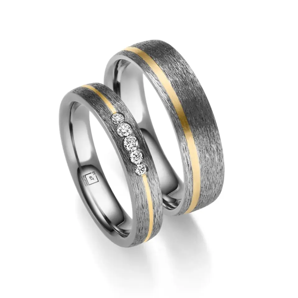 Alianzas de boda de tántalo y oro amarillo con diamantes
