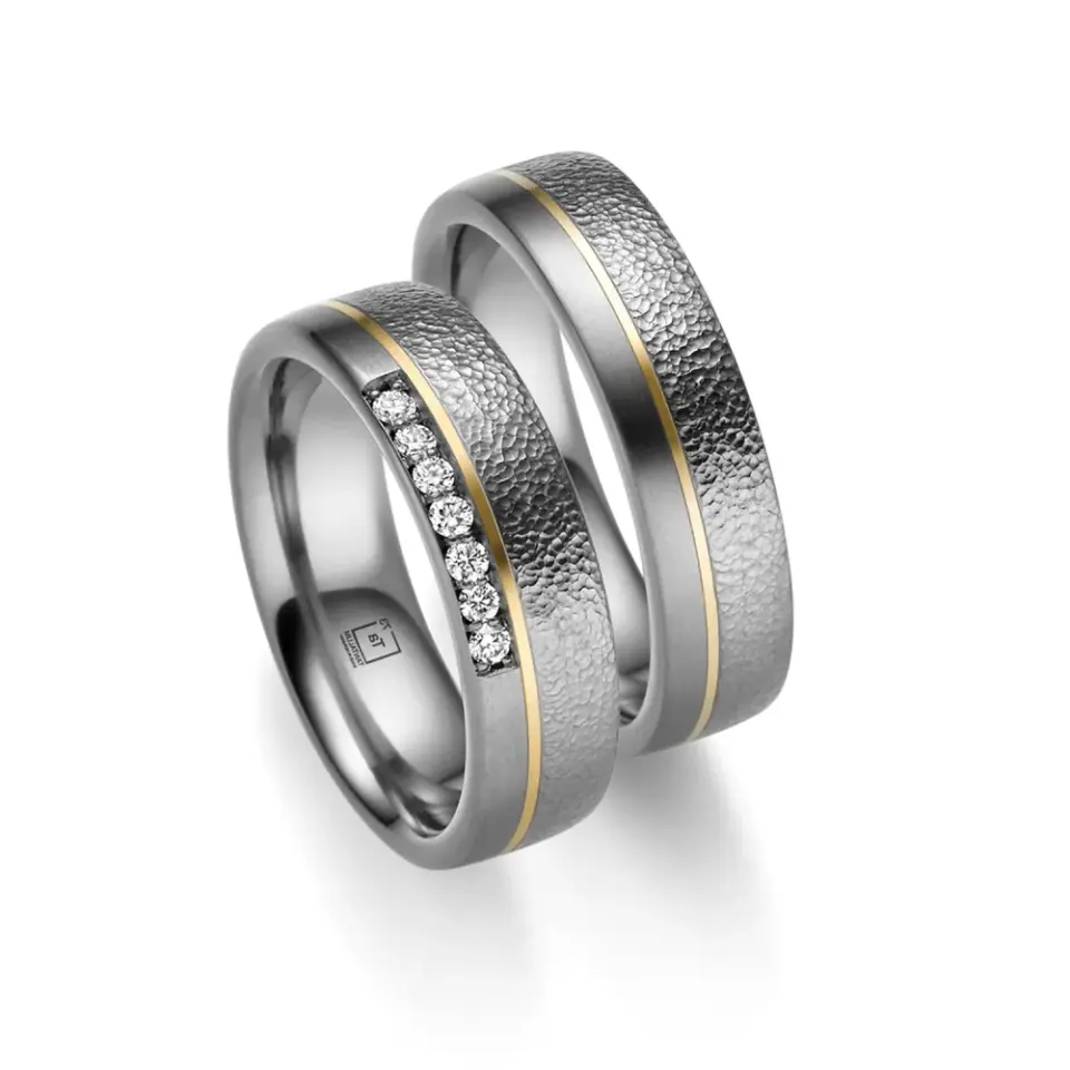 Alianzas de boda de tántalo y oro amarillo con diamantes
