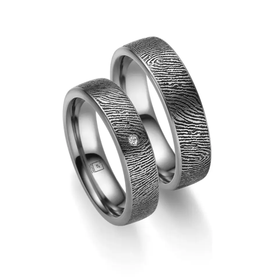 Alianzas de boda de tántalo con diamante