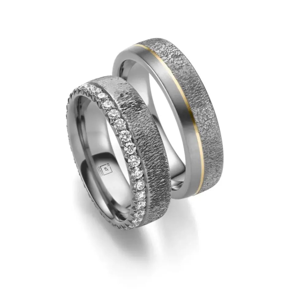 Alianzas de boda de tántalo con diamantes