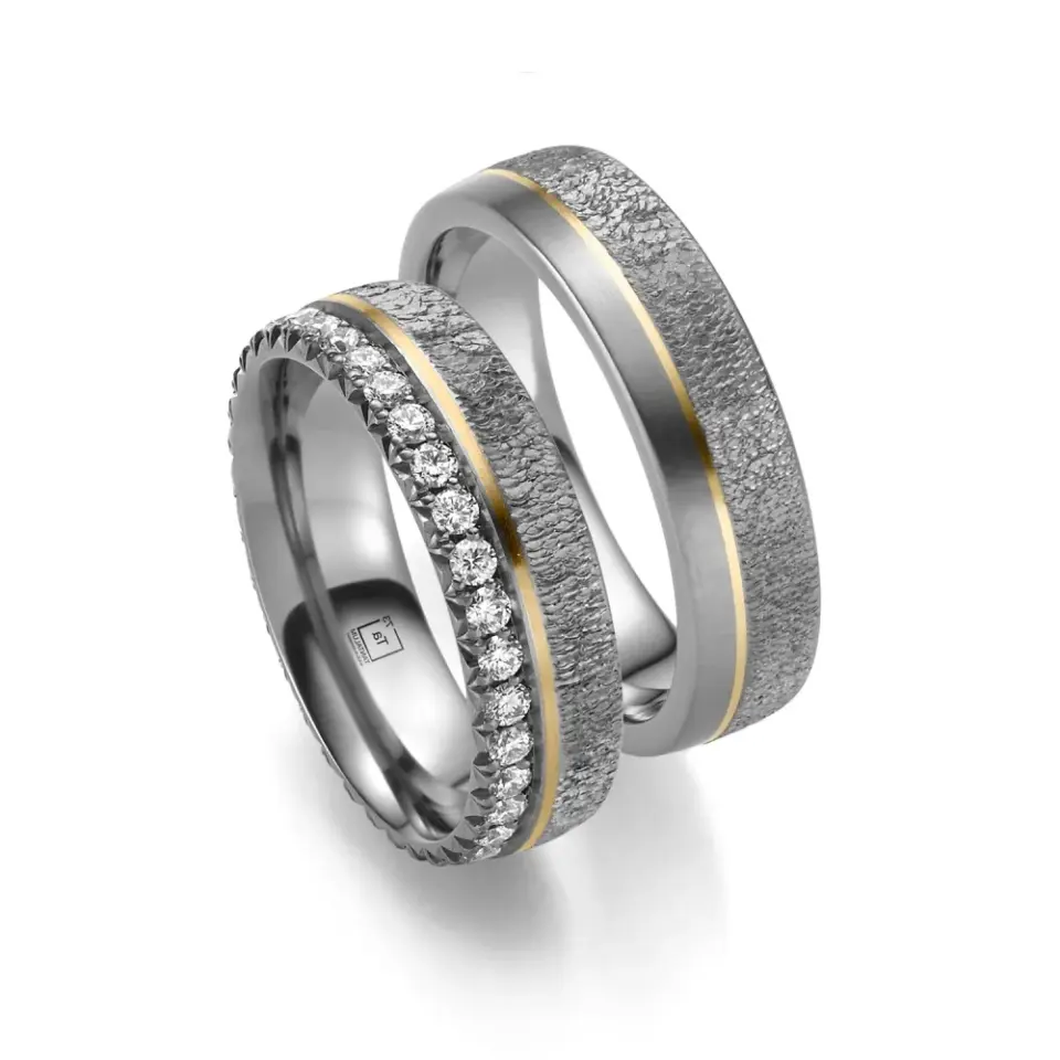 Alianzas de boda de tántalo y oro amarillo con diamantes