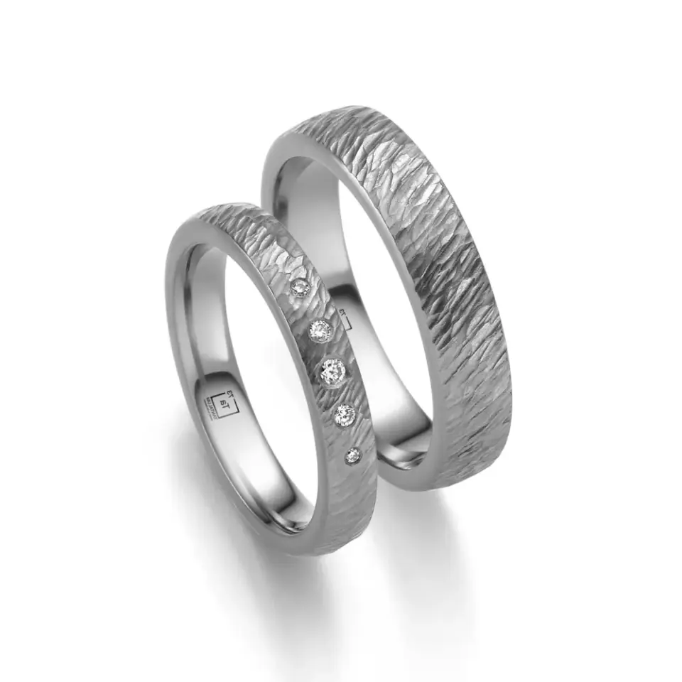 Alianzas de boda de tántalo con diamantes