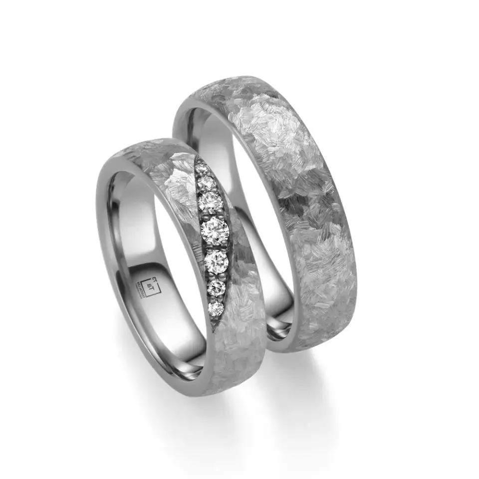 Alianzas de boda de tántalo con diamantes