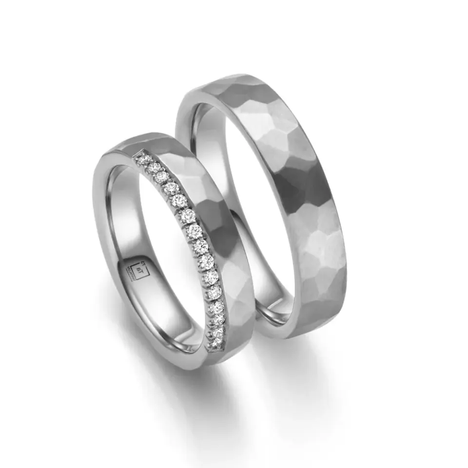 Alianzas de boda de tántalo con diamantes
