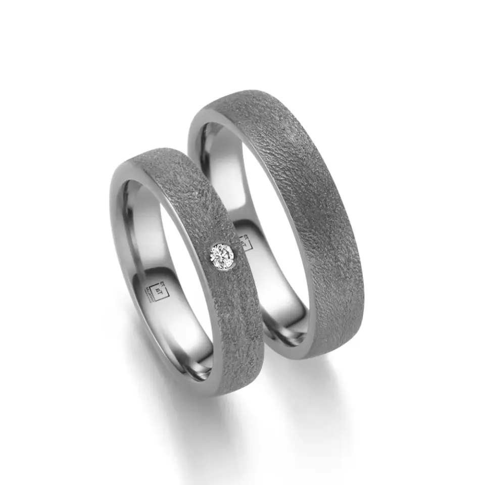 Alianzas de boda de tántalo con diamante