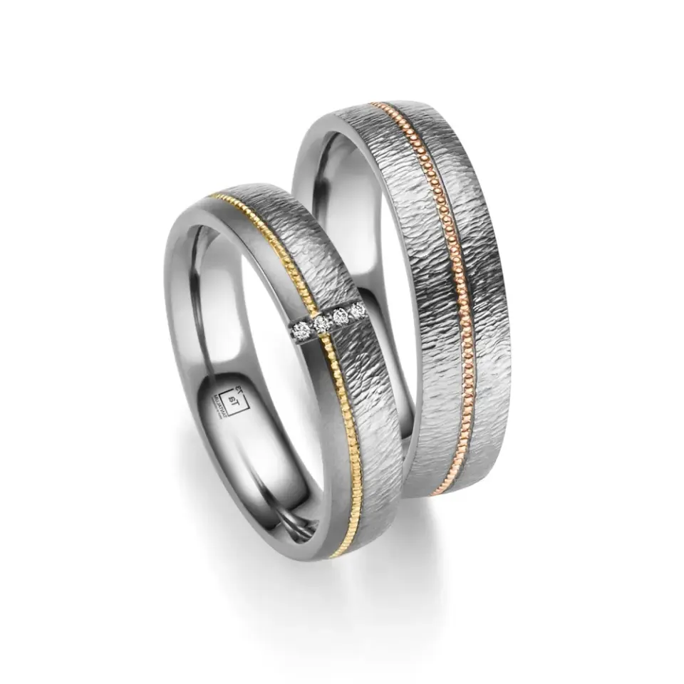 Alianzas de boda de tántalo y oro amarillo con diamantes
