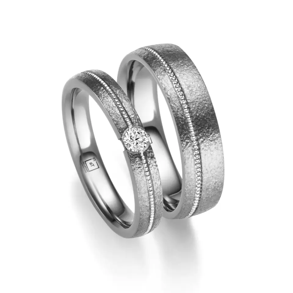 Alianzas de boda de tántalo con diamante