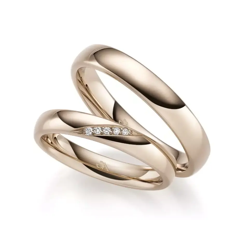 Alianzas de boda de oro champagne con diamantes