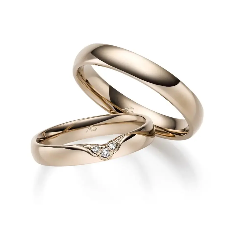 Alianzas de boda de oro champagne con diamantes