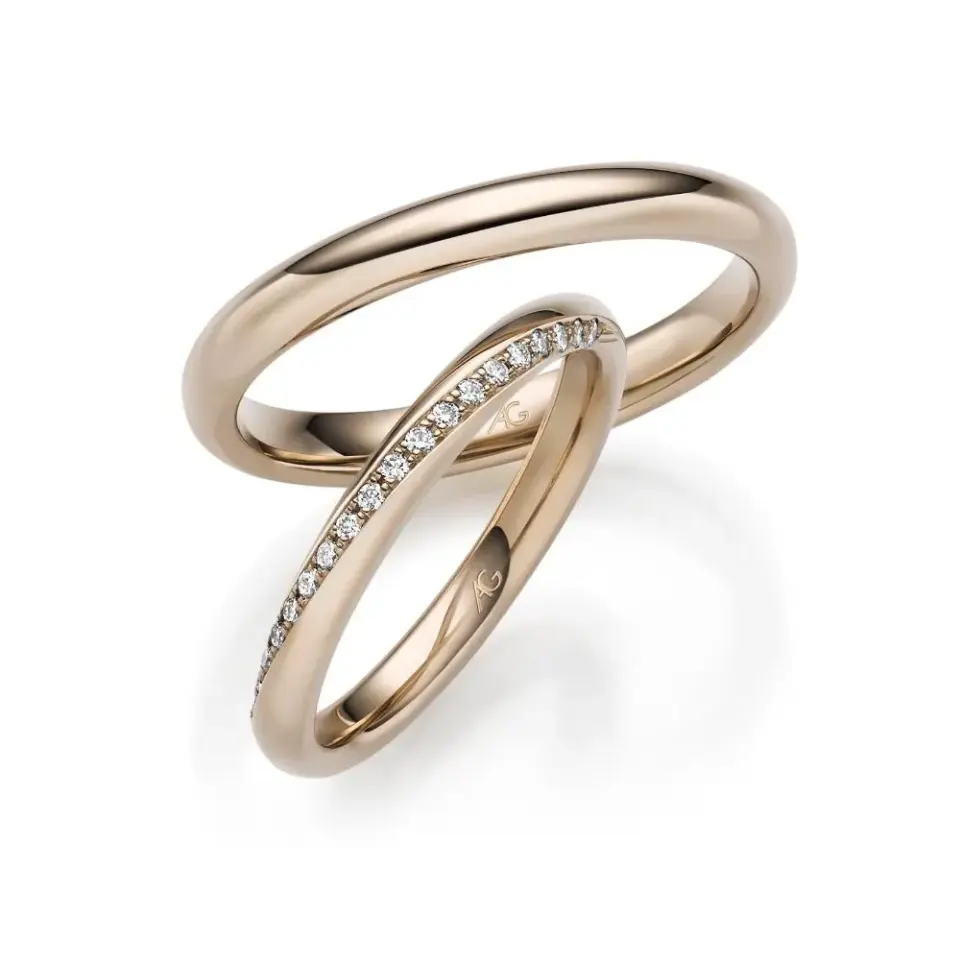 Alianzas de boda de oro champagne con diamantes