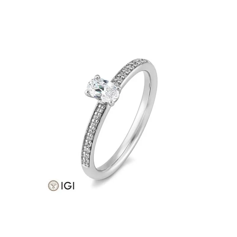 Anillo de compromiso de oro blanco con diamantes