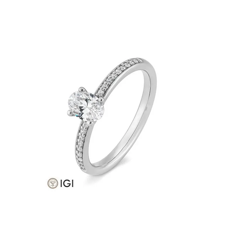 Anillo de compromiso de oro blanco con diamantes
