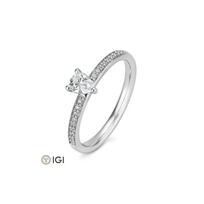 Anillo de compromiso de oro blanco con diamantes