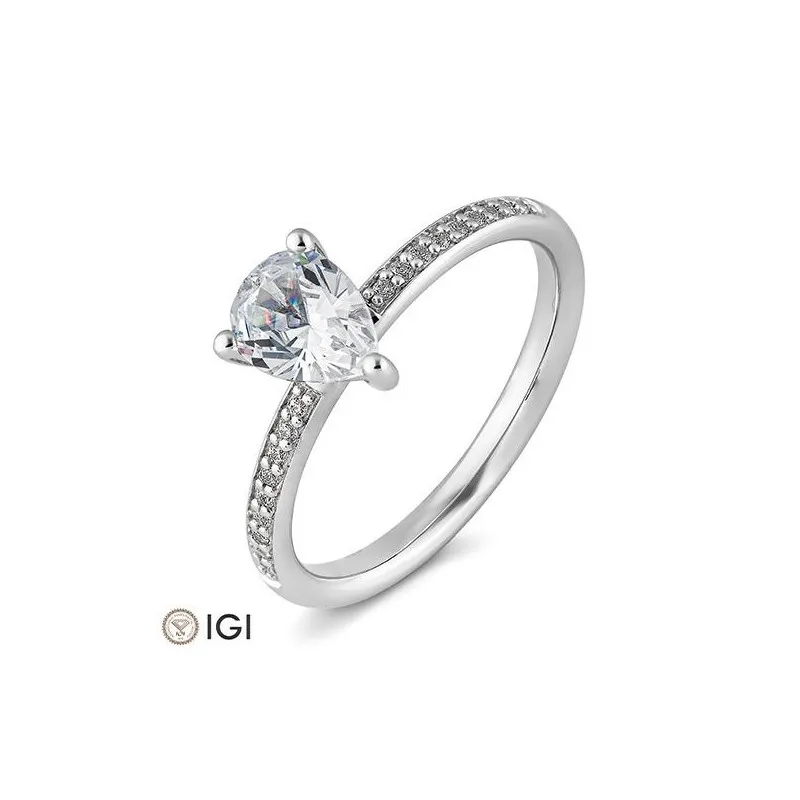 Anillo de compromiso de oro blanco con diamantes