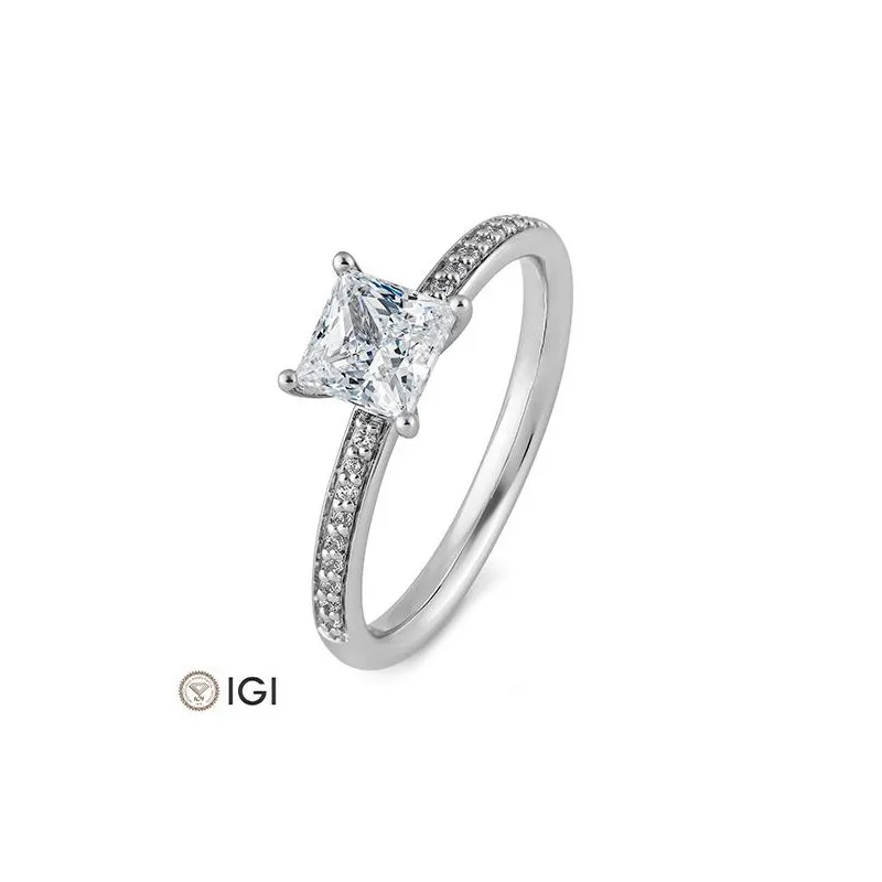 Anillo de compromiso de oro blanco con diamantes