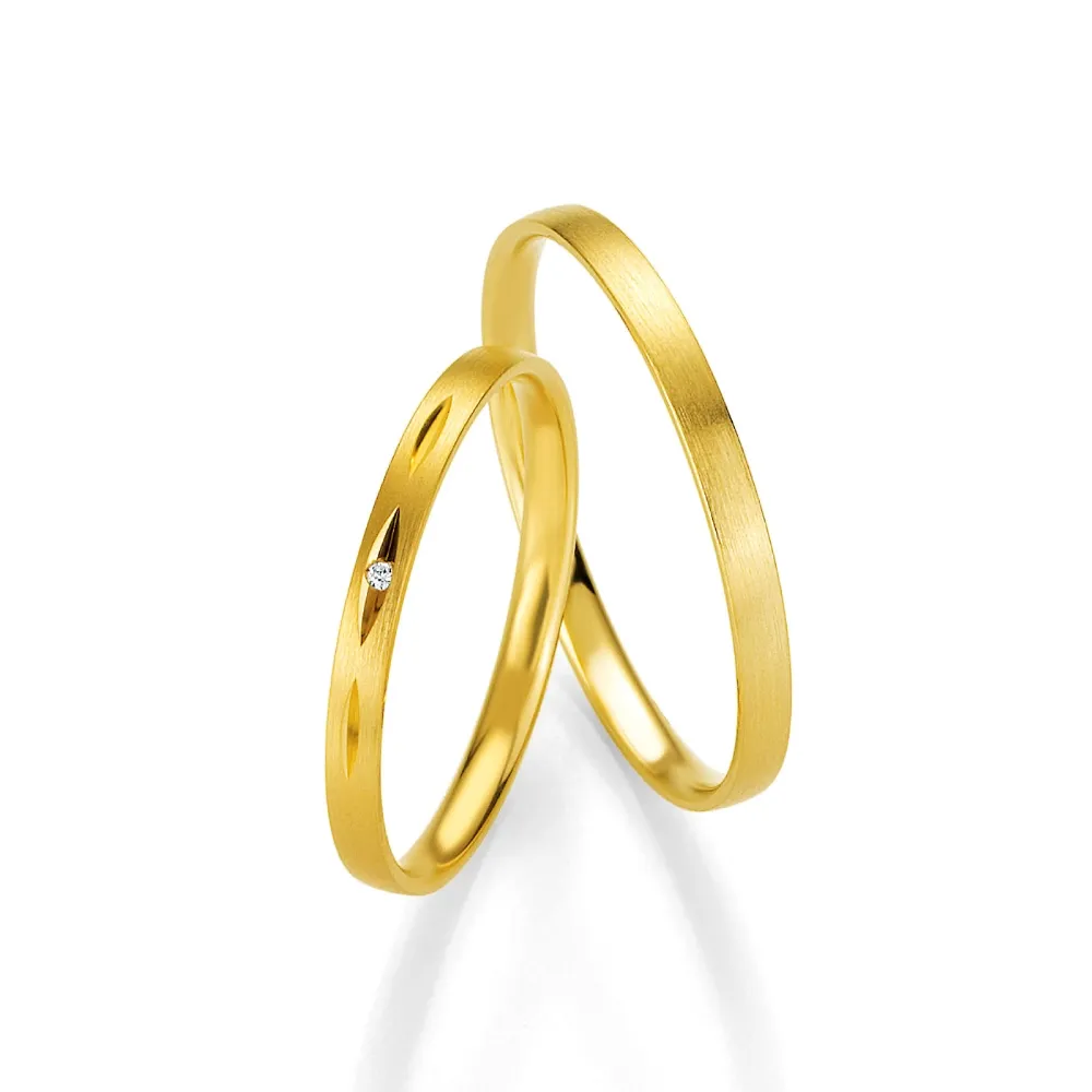 Alianzas de boda de oro amarillo con diamante