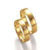 Alianzas de boda de oro amarillo con diamante