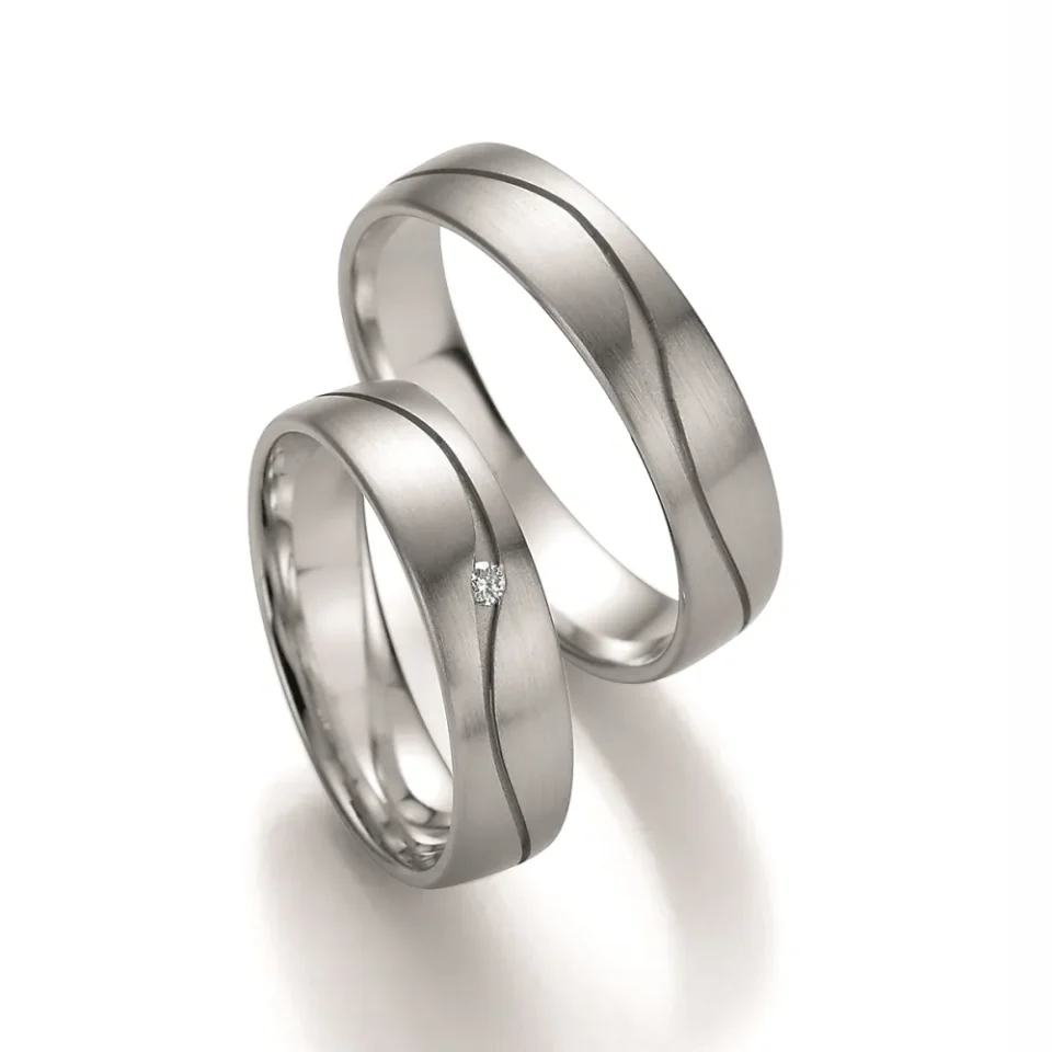 Alianzas de boda de platino con diamante