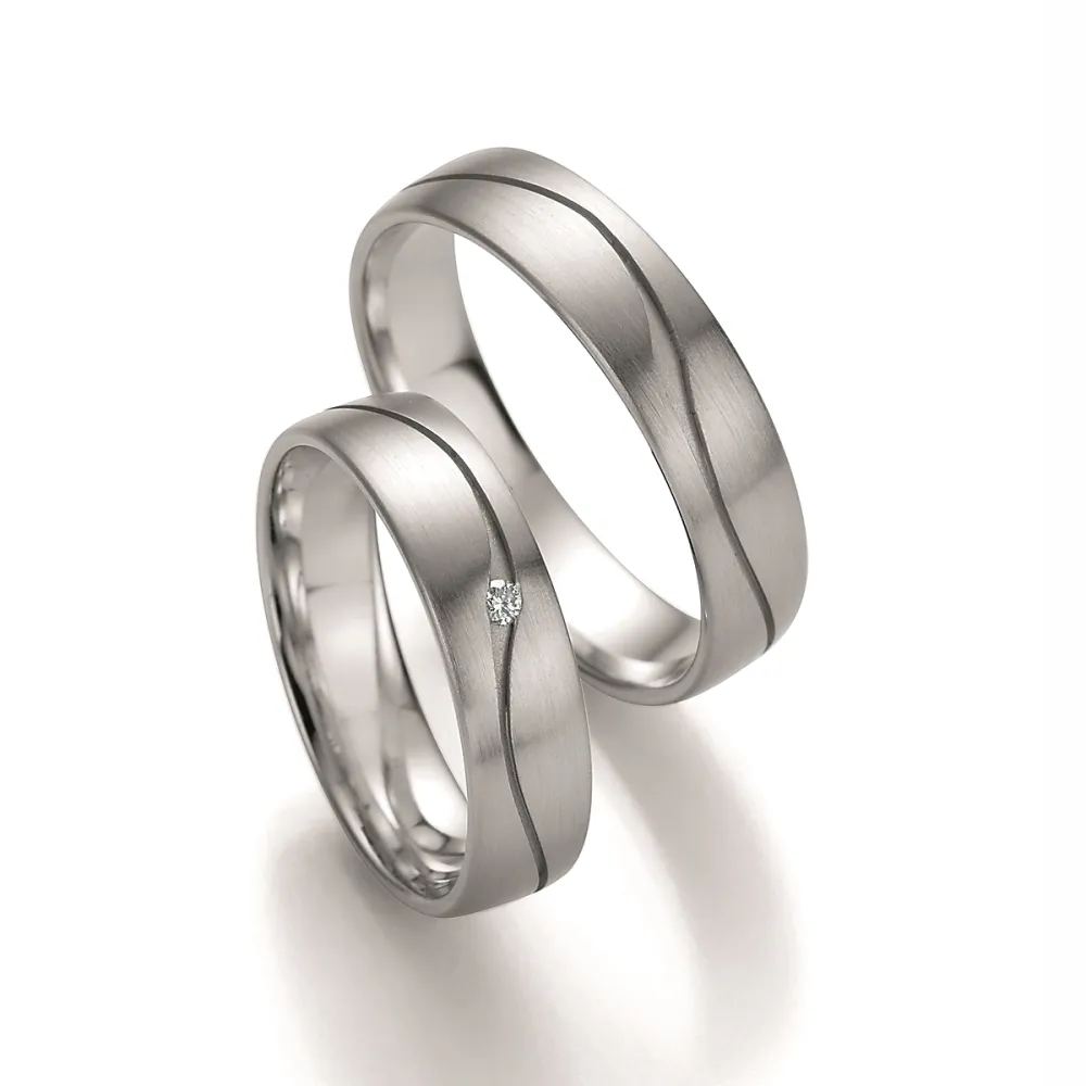 Alianzas de boda de platino con diamante