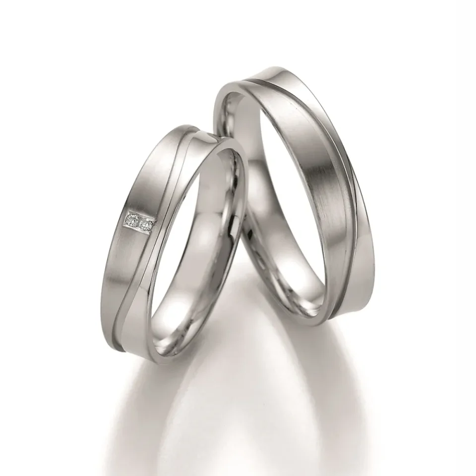 Alianzas de boda de platino con diamantes