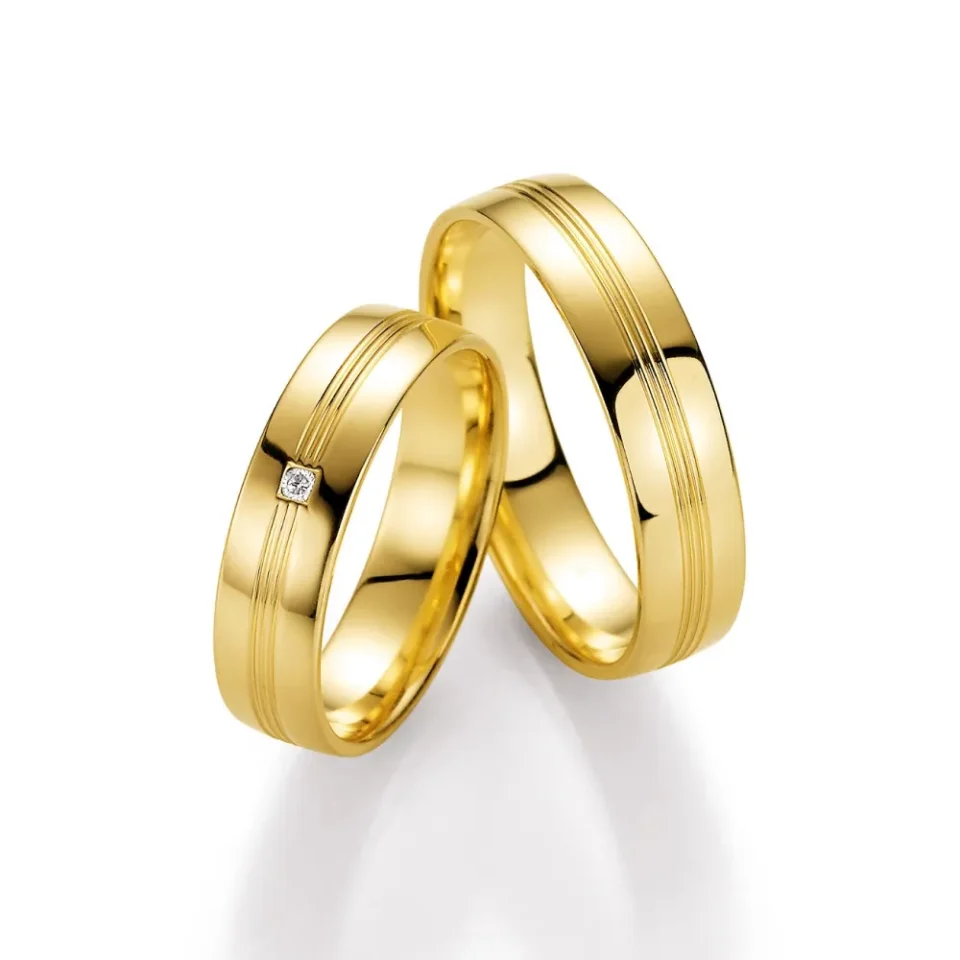 Alianzas de boda de oro amarillo con diamante