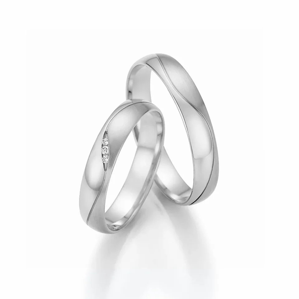 Alianzas de boda de platino con diamantes