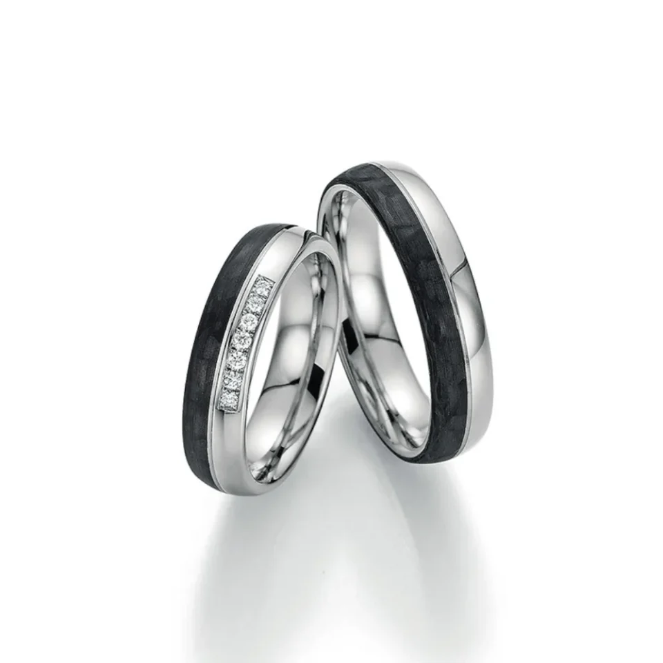 Alianzas de boda de platino y carbono con diamantes