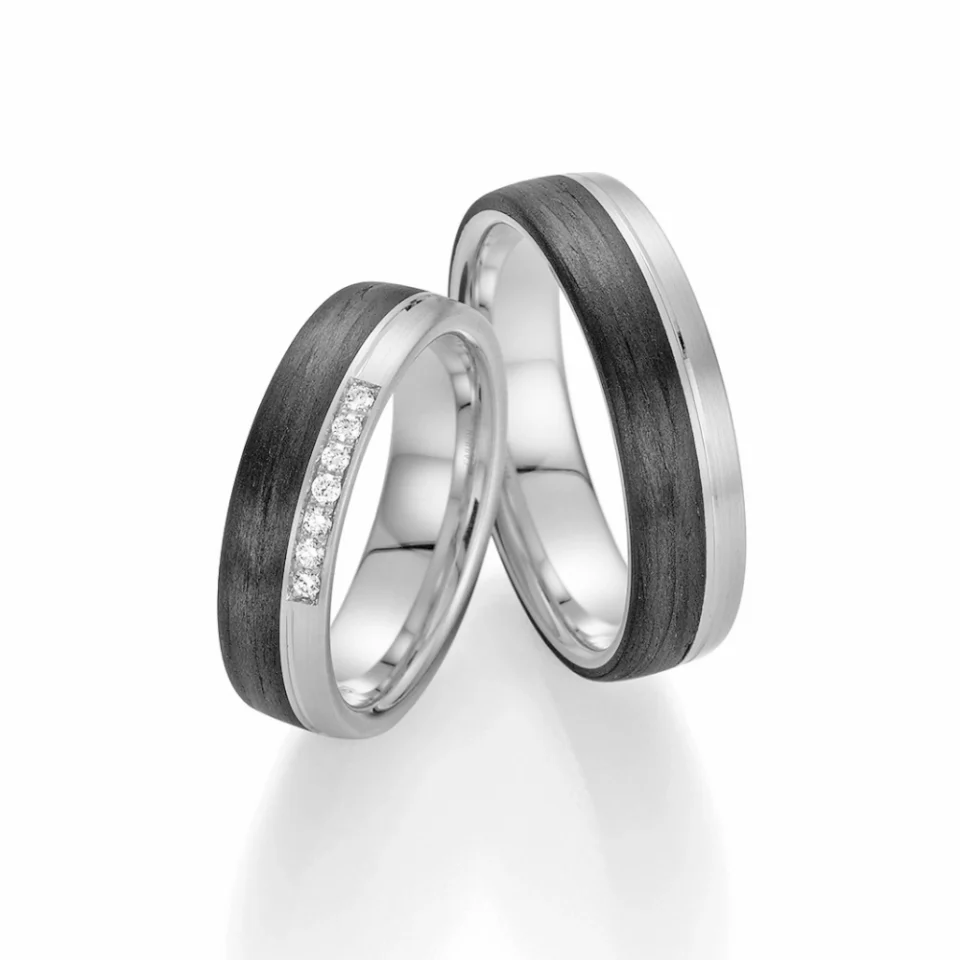 Alianzas de boda de platino y carbono con diamantes