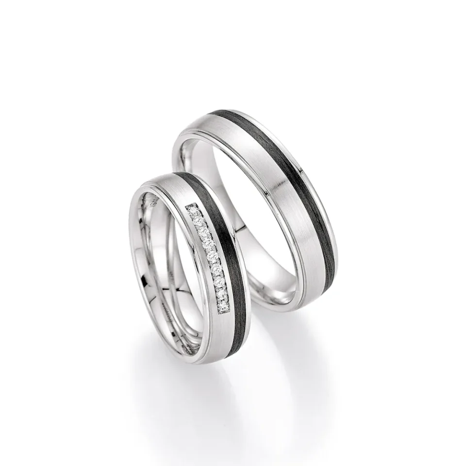 Alianzas de boda de platino y carbono con diamantes