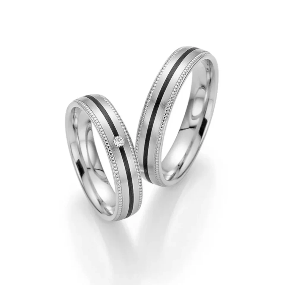Alianzas de boda de platino y carbono con diamante
