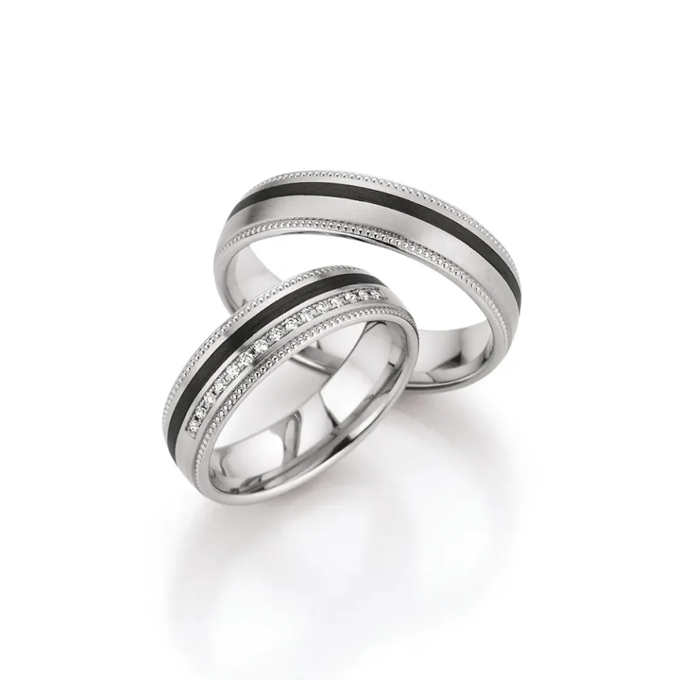 Alianzas de boda de platino y carbono con diamantes