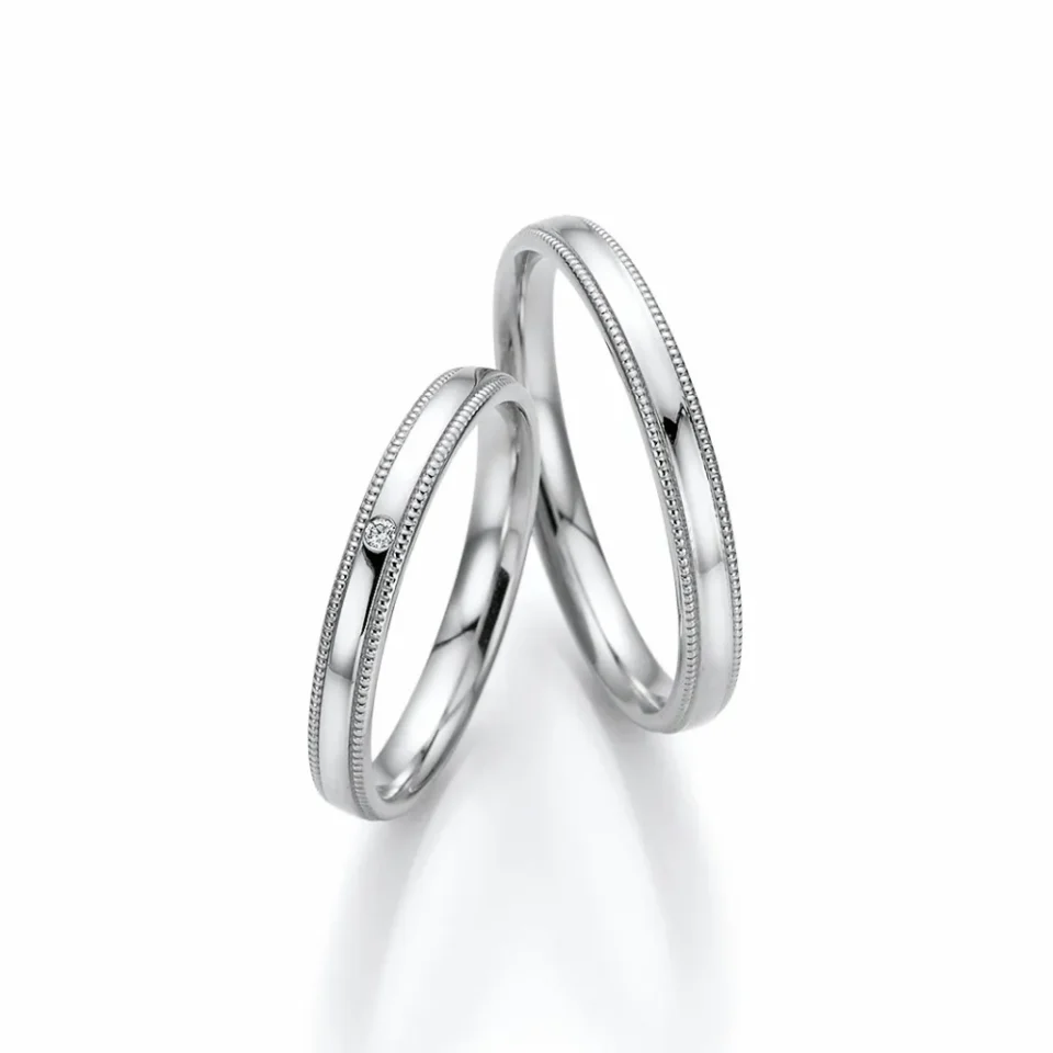 Alianzas de boda de platino con diamante