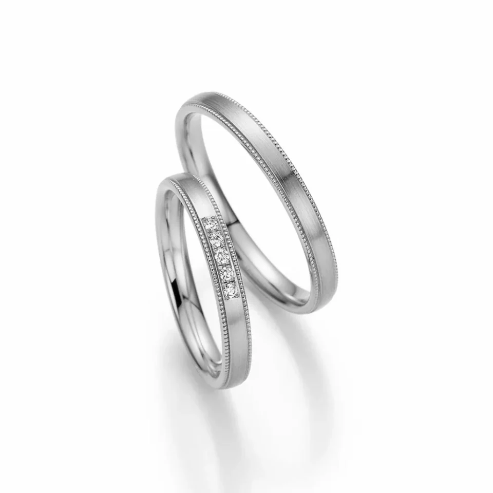 Alianzas de boda de platino con diamantes