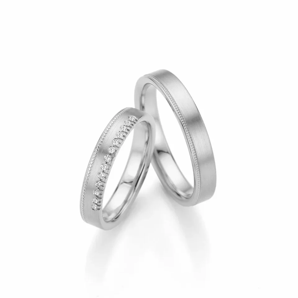 Alianzas de boda de platino con diamantes
