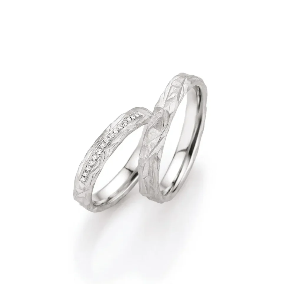Alianzas de boda de platino con diamantes