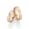 Alianzas de boda de oro champagne con diamantes