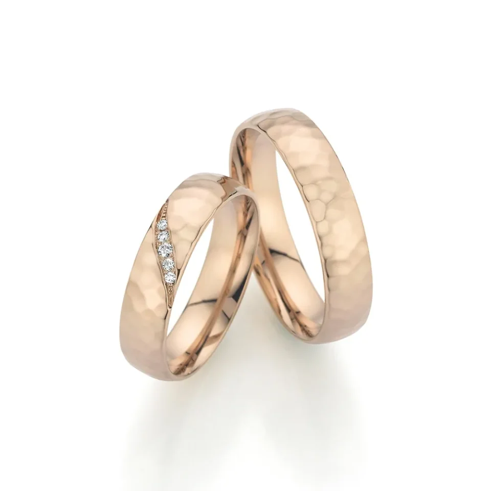 Alianzas de boda de oro champagne con diamantes