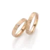 Alianzas de boda de oro champagne con diamante